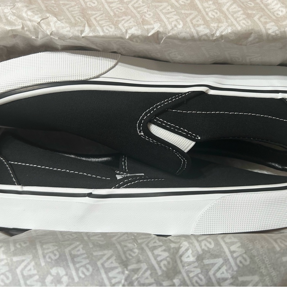 VANS • Classic Slip-On Sneakers Black/White • Unisex Men’s 8 / Women’s 9.5 NWT - Picture 8 of 8